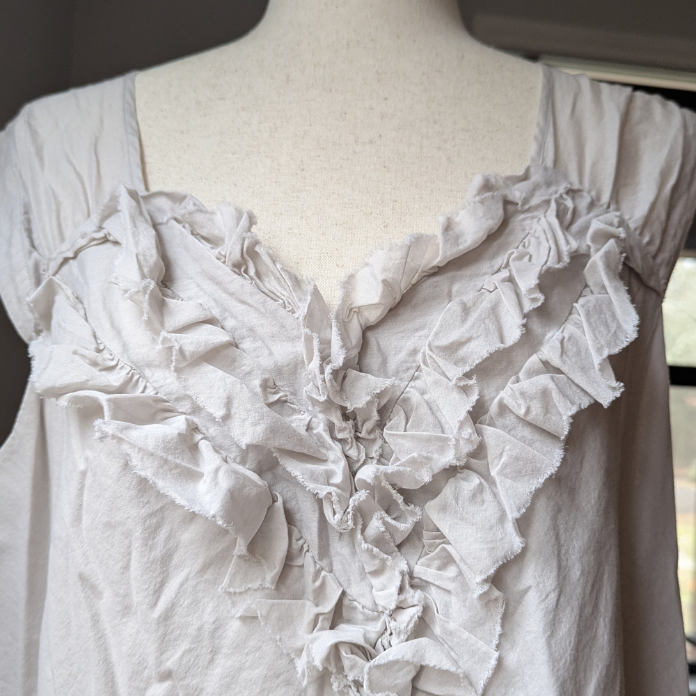 Banana Republic XL Cream Beige Ruffle Blouse Sleeveless 100% Cotton Romantic Top - Picture 2 of 11